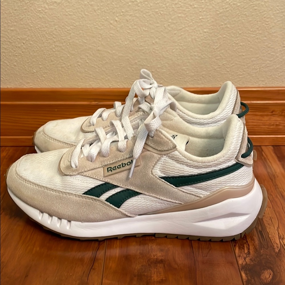 Reebok Classic White and Green Trainers, size 7
